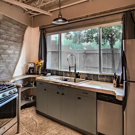Hébergement de vacances Heart Of Vibrant Railyard-large Downtown Loft With Prime Location And Beautiful Deck *