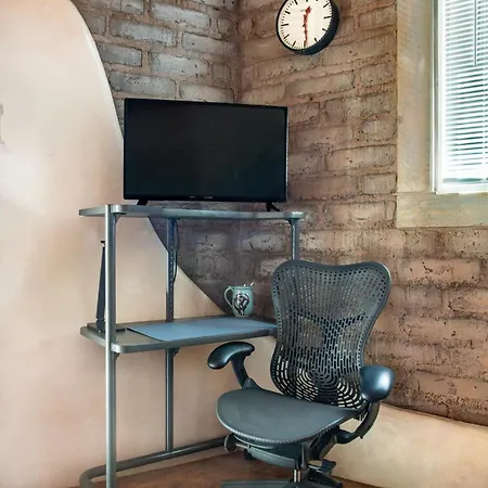 Heart Of Vibrant Railyard-large Downtown Loft With Prime Location And Beautiful Deck *